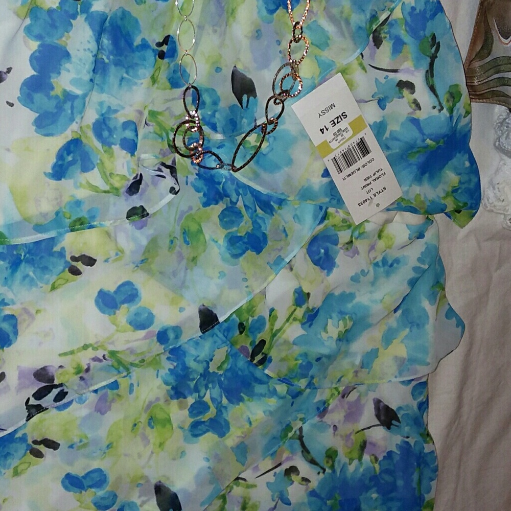 🙉🙈🙊Price Drop! Floral print jr.size 14 dress